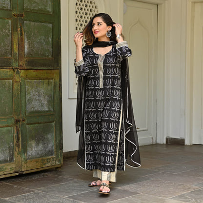 Trendy And Cool Outfit With Pure Reyon Fabric Printed Heavy Lace And Hand Work With Pant With Full Dupatta Beautiful Printed